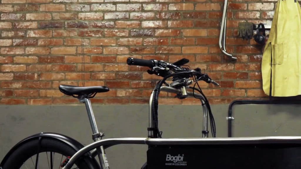 Handlebar bridge on the e-cargo bike Bogb retracted