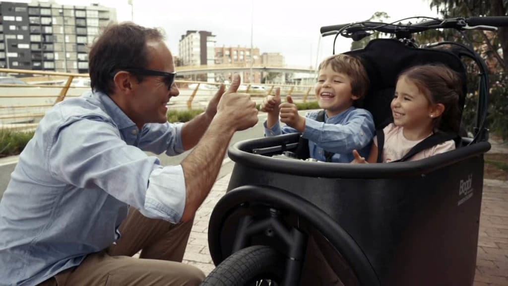 Two children in the child seat of the e-bike Bogbi