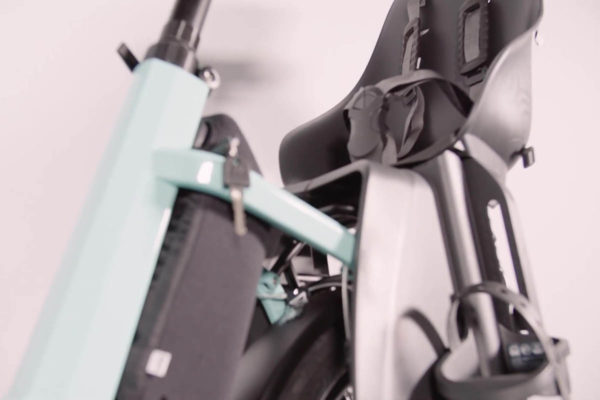 Child seat on the rear rack on the Qio ebike