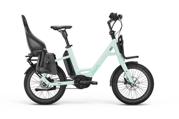 Qio ebike from Hartje with mounted child seat and front carrier