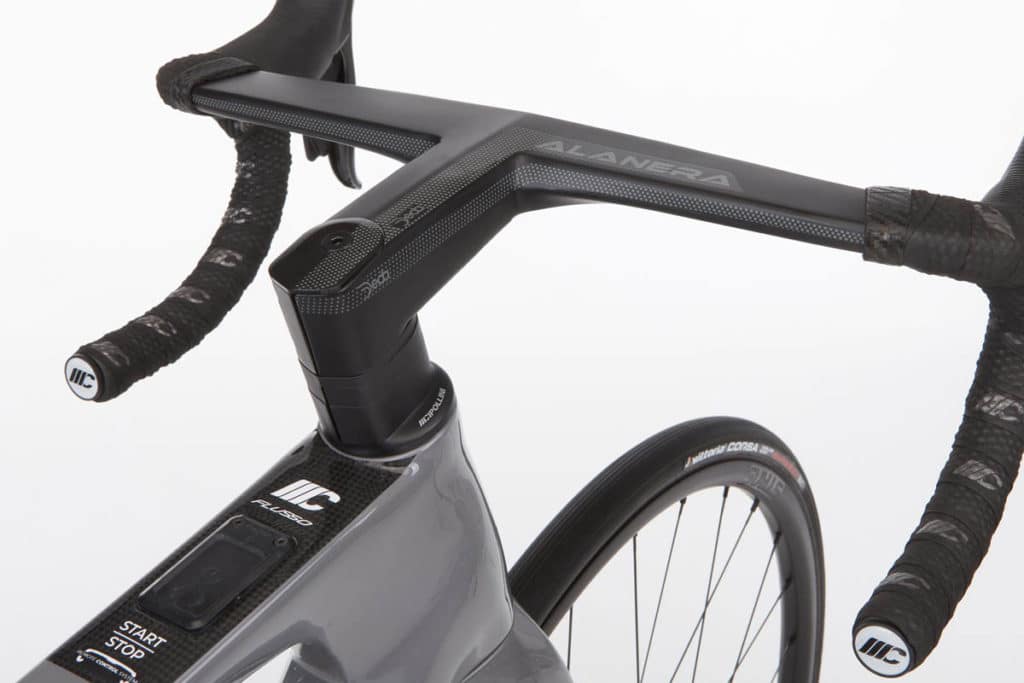 Stem/handlebar unit on the Cipollini Flusso e-road bike with Bikedrive Air drive from maxon