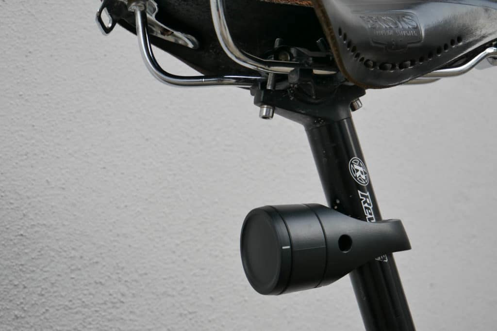 GPS tracker of the Vodafone Curve Bike with protective cap