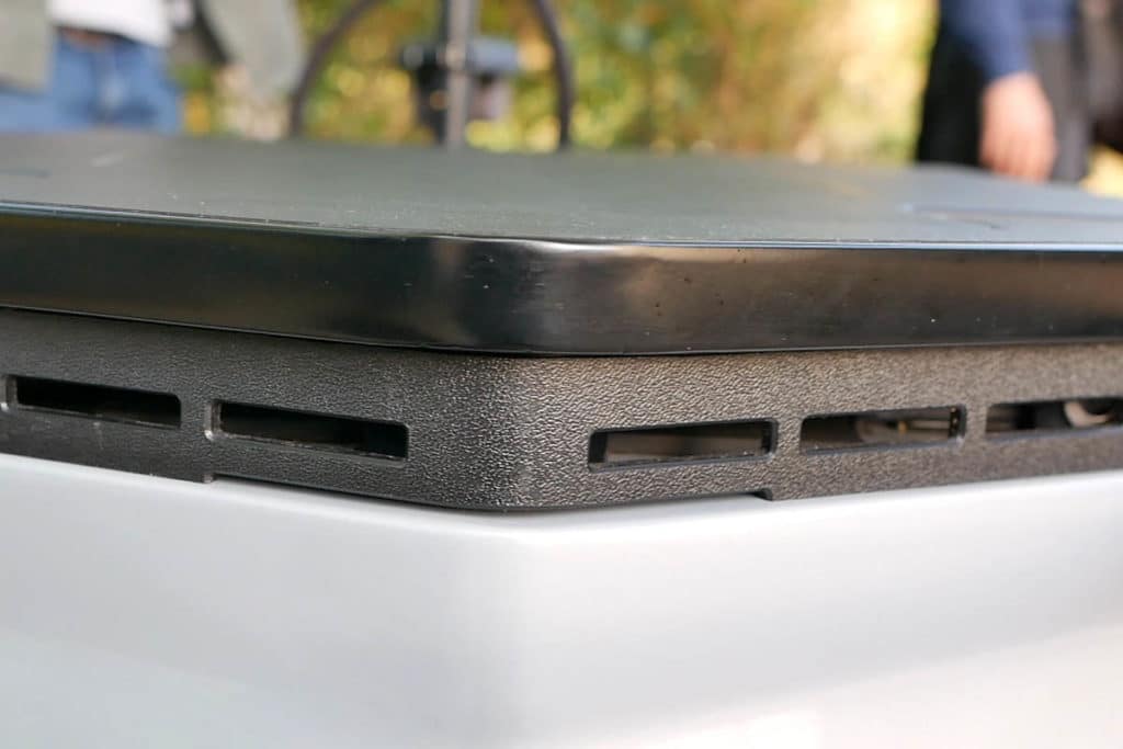 Air vents incorporated in the bodywork of the Idit box for e-cargo bikes