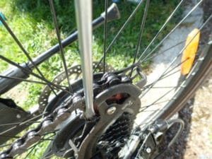 Cleaning your chain tensioner wheel