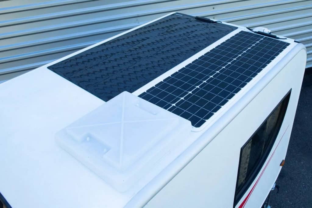 Solar panels on the roof of the Hupi camping trailer for ebikes