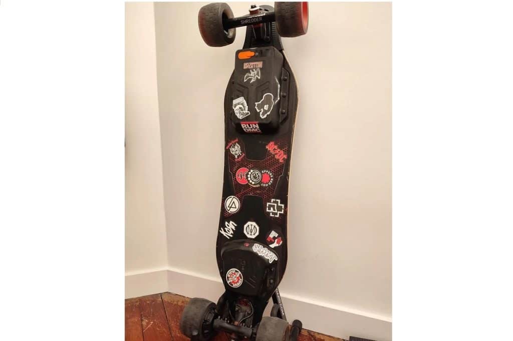 Pietro's e-skateboard costs 650 €