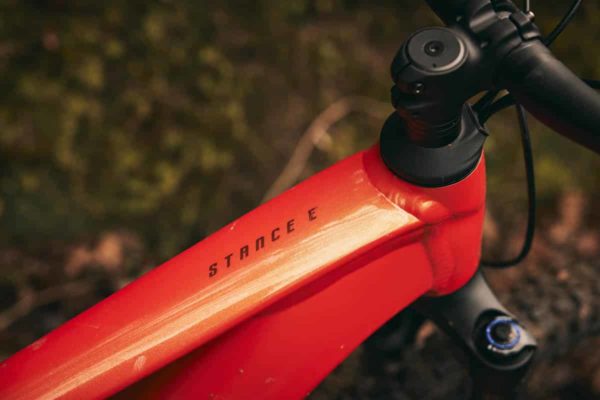 Giant Stance E+ ebike for the 2023 season featuring internal cable routing