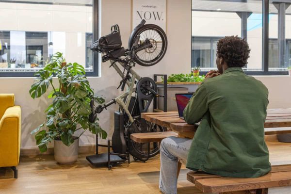 When parked vertically, the Tern HSD ebike takes up little space and fits into many lifts, for example.