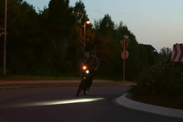 Busch + Müller Turntec turn signals for the ebike in use in the dark