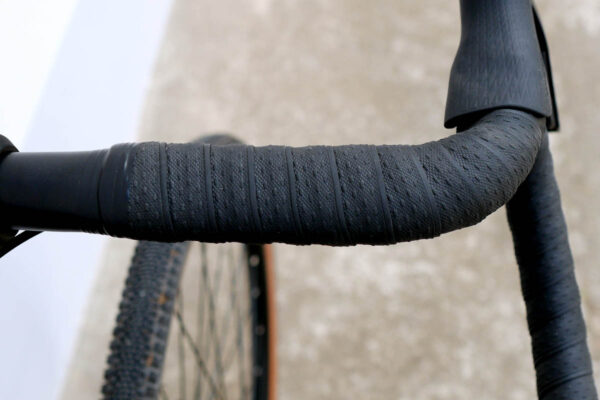 Drop bar with black handlebar tape on the Lapierre e-Crosshill 5.2 e-gravel bike