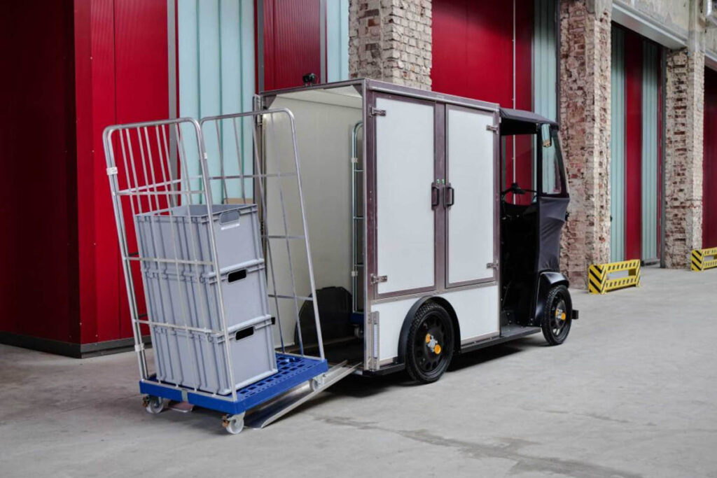 Loading a trolley into the cargo box of the Antric Evo 1 e-cargo bike