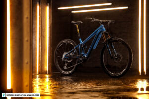 Design & Innovation Award 2024 for the Pivot Cycles Shuttle AM ebike