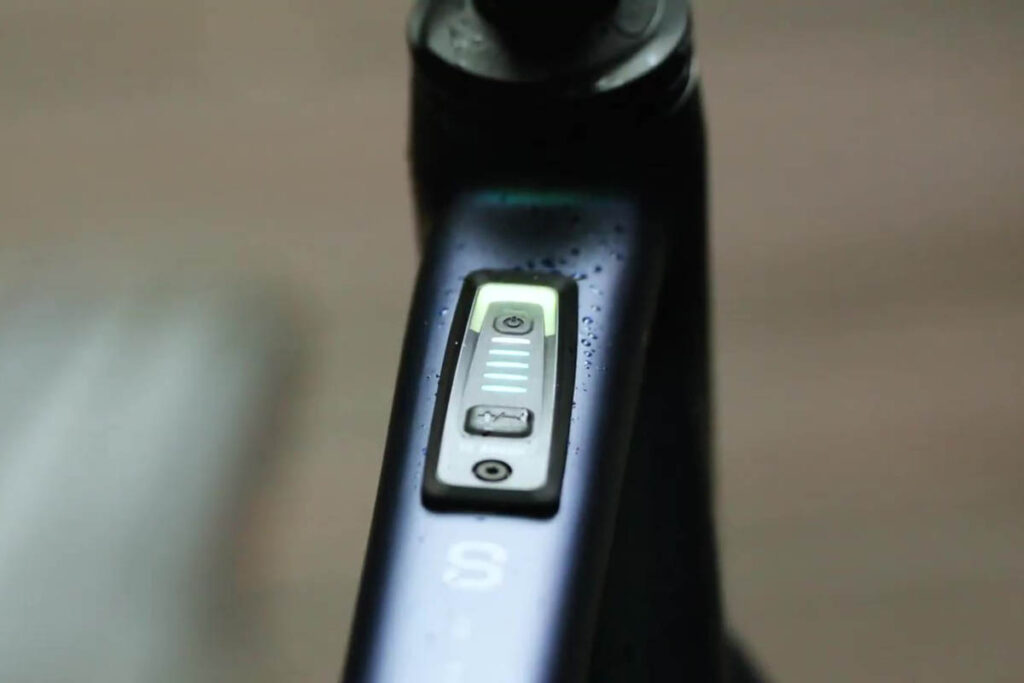 Bosch System Controller control unit integrated in the top tube of the Cube Editor Hybrid ebike