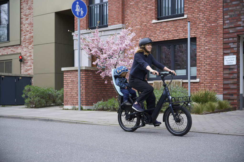 Child seat on the Momentum Compakt E+ ebike