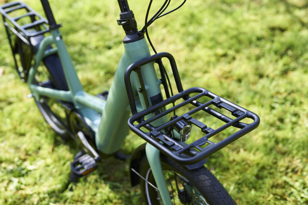 Front rack on the Momentum Compakt E+ ebike