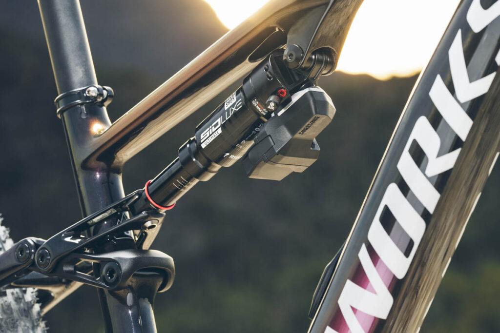 Rockshox Flight Attendant wireless automatic suspension system for the shock on the ebike