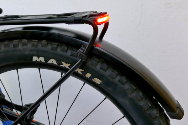 Mudguard and tail light as accessories for the SKS Infinity Universal rear rack for E-MTB Fully