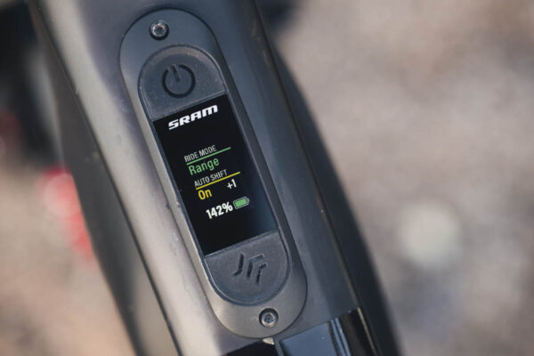 Display of the total capacity with a range extender on the display of an ebike featuring a Sram Eagle Powertrain