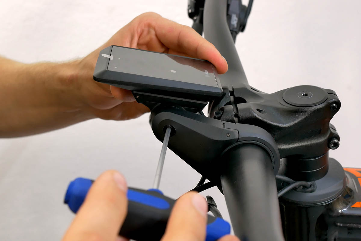 Installing a Bosch Kiox 500 display on an ebike featuring the Bosch Smart System