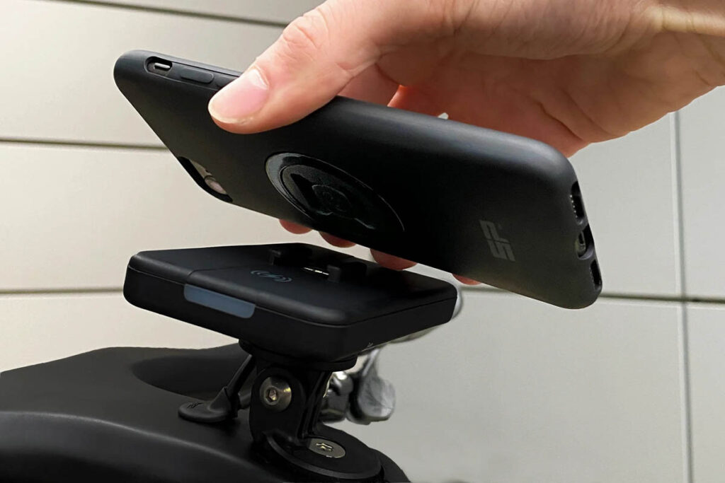 SP Connect wireless charging module for the Cycklaer E-City ebike