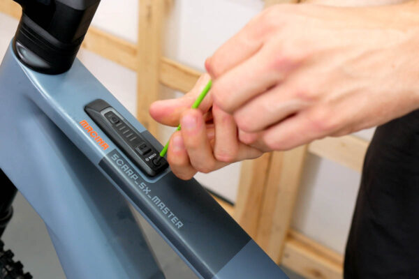 Removing the Bosch System Controller control unit during installation of the Bosch Purion 400 display on an ebike featuring the Bosch Smart System