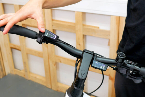 Function test during installation of the Bosch Purion 400 display on an ebike featuring the Bosch Smart System